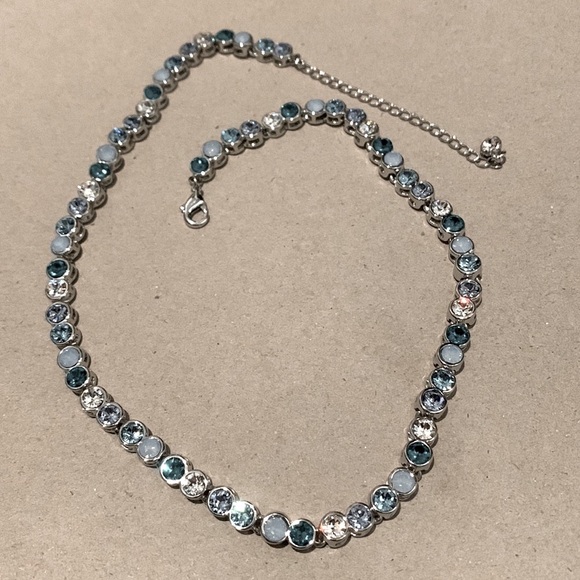 Jewelry - 💙 Blue Crystal & Silvertone Necklace